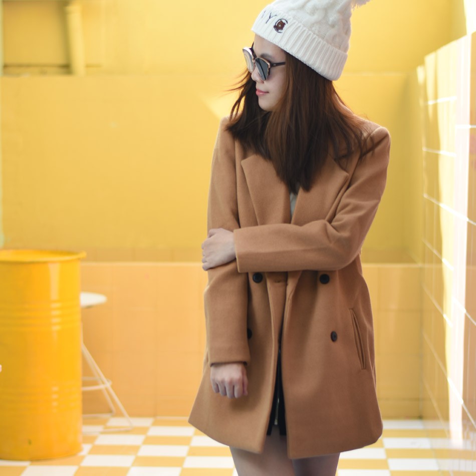Thigh length top wool coat